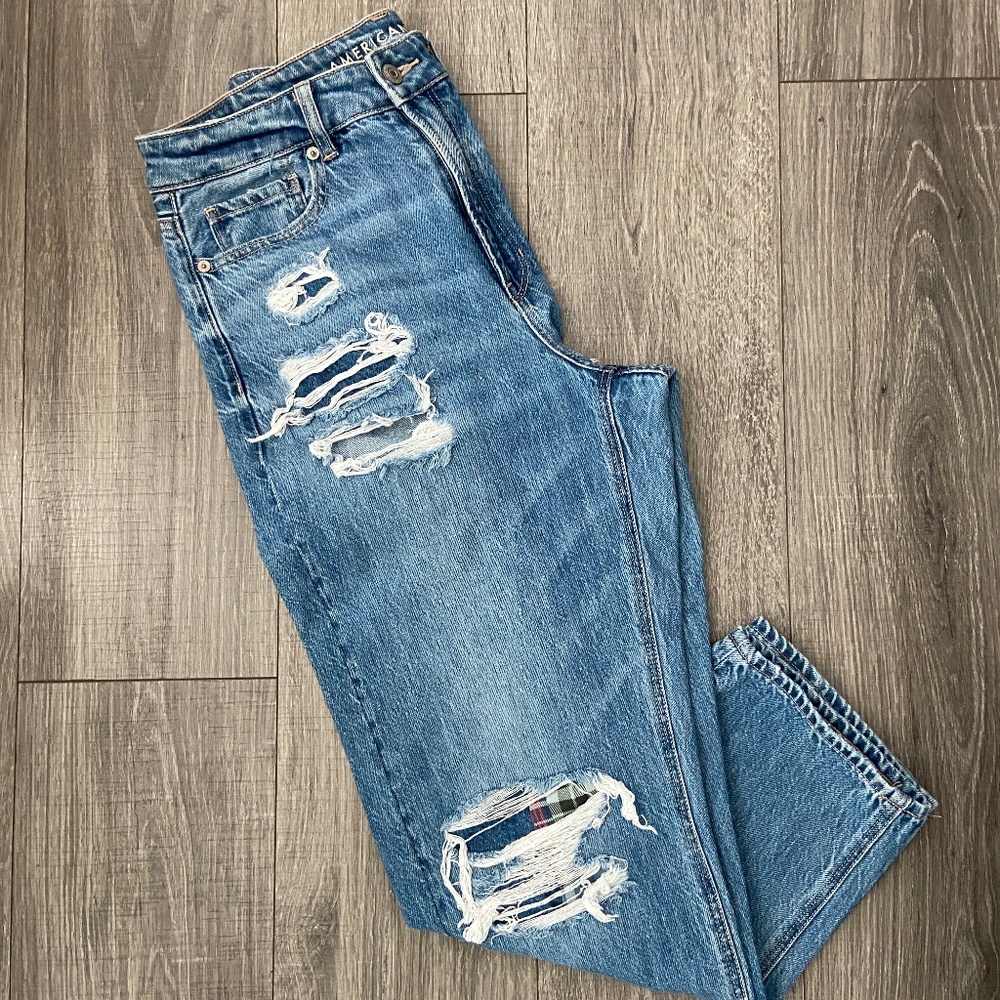 Brand: American Eagle Outfitters Size: 10 Regular Color: Medium Wash